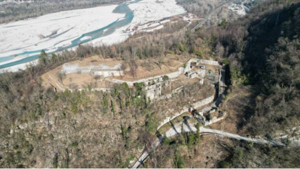 Lavori di pulizia dei percorsi della postazione militare del Monte Ercole, situata su un'area di 7.000 mq a nord di Ospedaletto di Gemona del Friuli (Monte Ercole)