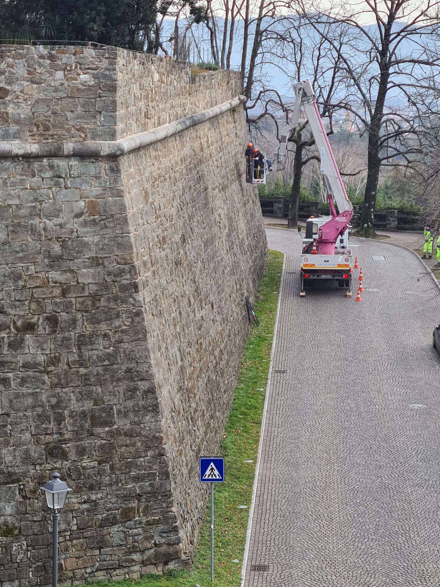 Interventi manutentivi e di pulizia delle mura del Castello di Gorizia