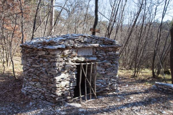 Da Gropada al Bosco Igouza - Recupero di costruzione rurale  -  (foto Roberto Valenti)