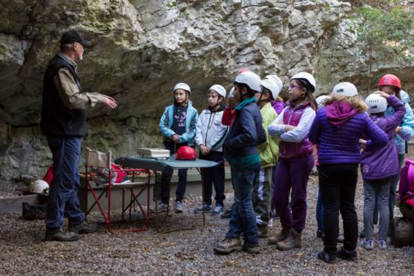 Il Bosco Bazzoni - Visita didattica alla Grotta Nera  -  (foto Roberto Valenti)