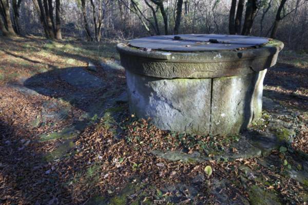 Il sentiero Burgstaller Bidischini - La cisterna Badalučka   -  (foto Roberto Valenti)