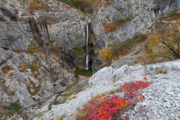 Riserva naturale regionale della Val Rosandra - La cascata  -  (foto Roberto Valenti)