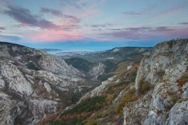 Riserva naturale regionale della Val Rosandra - Veduta della valle all'alba   -  (foto Roberto Valenti)